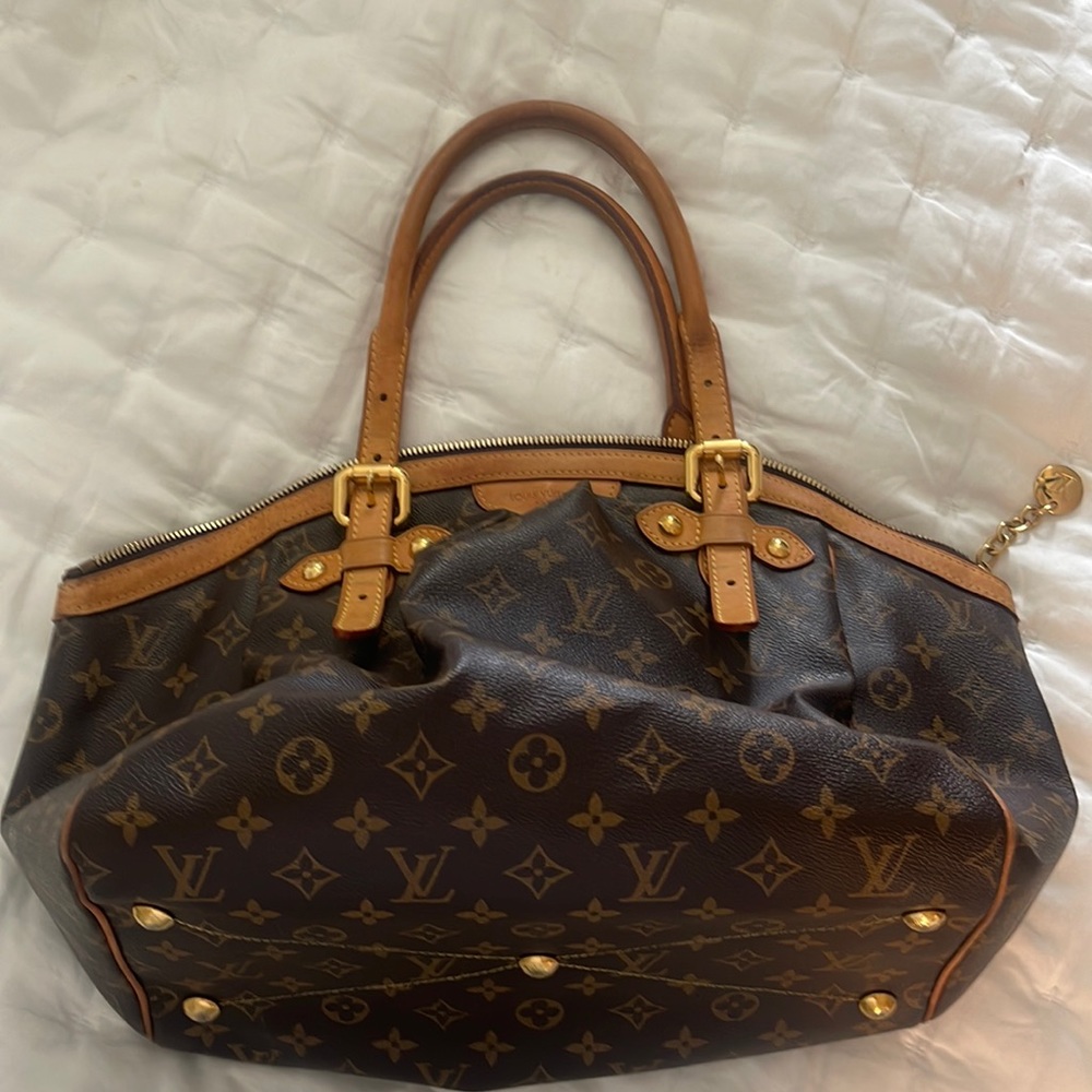 LV natural Vachetta leather and finished with gold-tone metal hardware HANDBAG